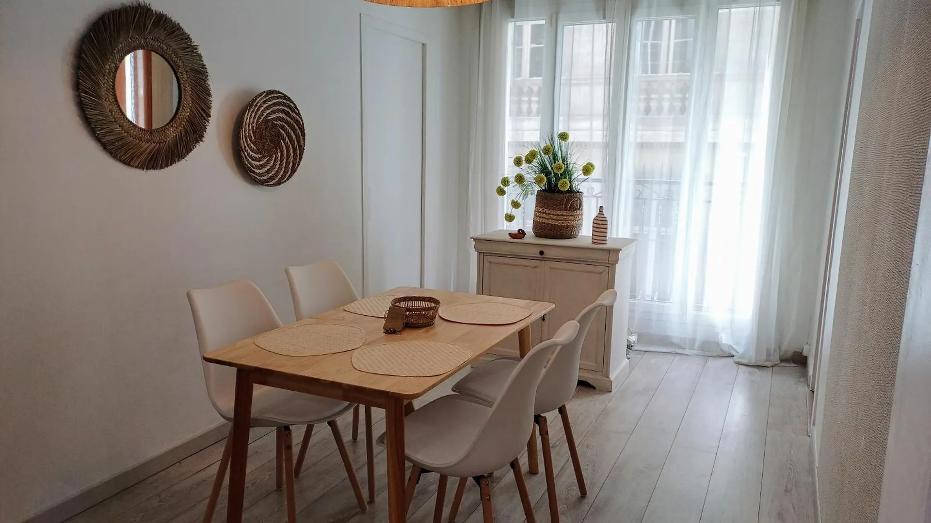 Apt-Renove-Chic-Prefecture-Coeur De Marsylia 0*,  Francja